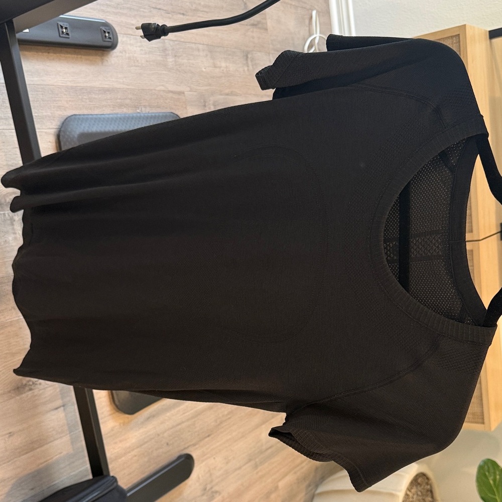 lululemon athletica Black Short Sleeve Tee